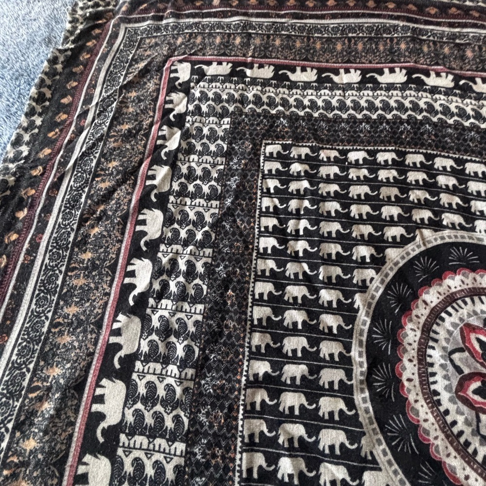 Bohoโ Elephant Print 39x39 Square Scarf Wrap Shawl Festival - Picture 5 of 8